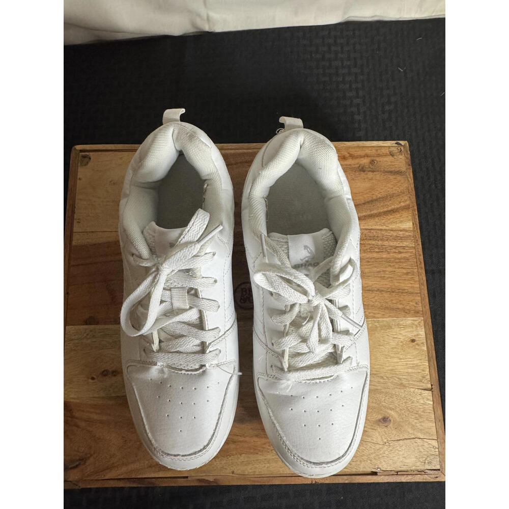 Fresh White Shaq Sneakers - Perfect for Fall Sports Boys Size 5 - Picture 7 of 7